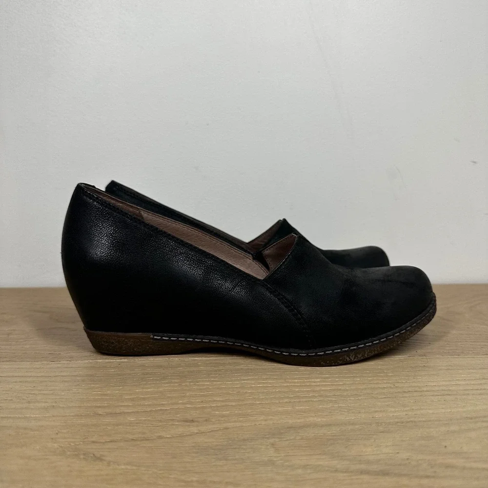 Dansko Wedge Shoes Women 6 Black Leather Slip On Comfort Minimalist Workwear